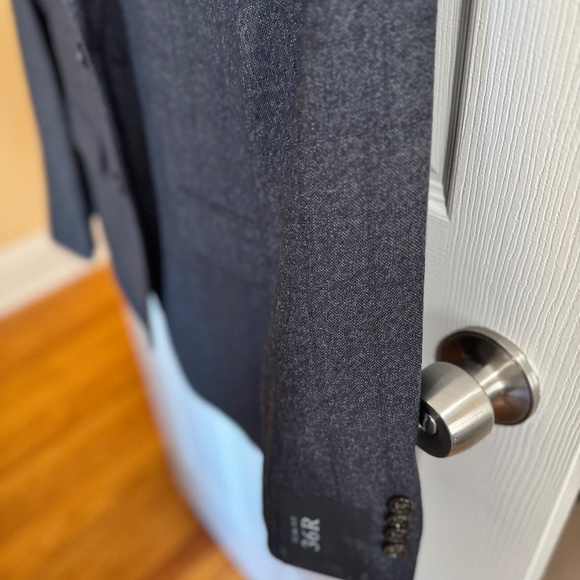 Men’s Navy Suit Jacket (36R) / Blazer | Banana Republic - Picture 10 of 16